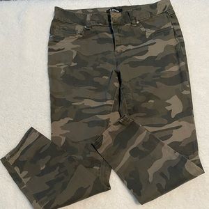 Camo pants/jeans